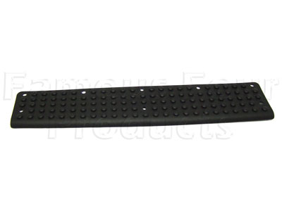 FF001527 - Rear Bumper Tread Mat - Land Rover Discovery 1989-94