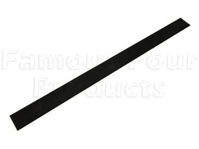 FF005132 - Rubber - Between Window and Lift Channel  - Land Rover Discovery 1994-98