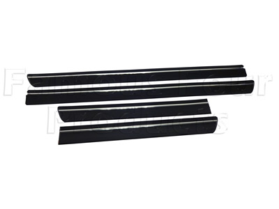 FF005748 - Body Side Rubbing Strip Kit - Land Rover Discovery 3
