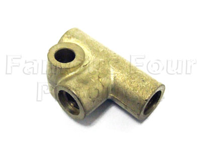 Brake Pipe T Piece - Rear - Land Rover Series IIA/III - Brakes