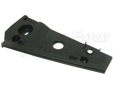 FF006407 - Headlamp Fixing Panel (above headlamp unit) - Land Rover Discovery Series II