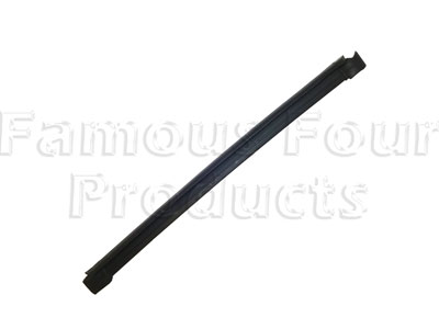 FF011562 - Front Windscreen Rubber Finisher - Land Rover Discovery 1994-98