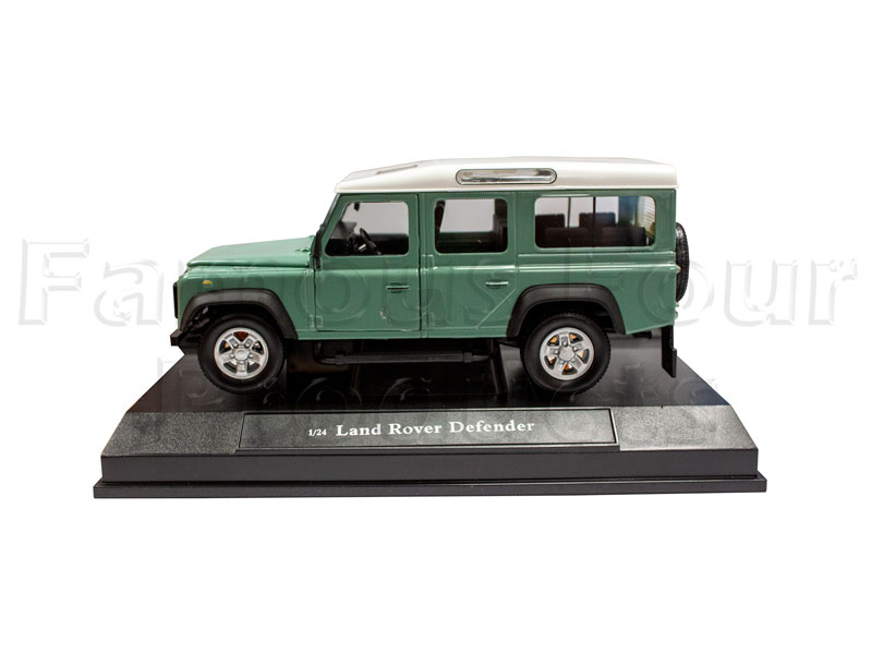 1/24 Scale Model - Land Rover 110 Station Wagon - Land Rover Discovery 1994-98 - Gift Ideas