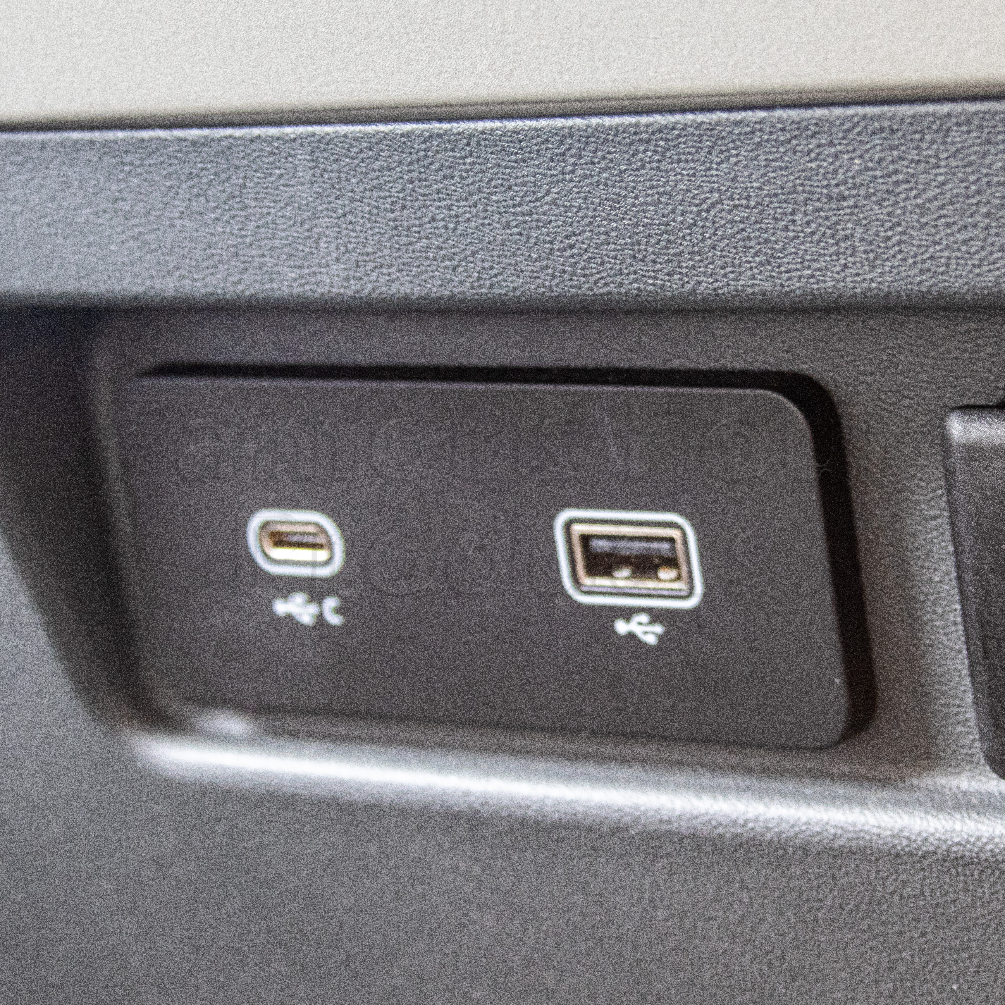 Socket Interface Adaptor - eSIM - Land Rover Discovery 5 (2017 on) (L462) - Electrical